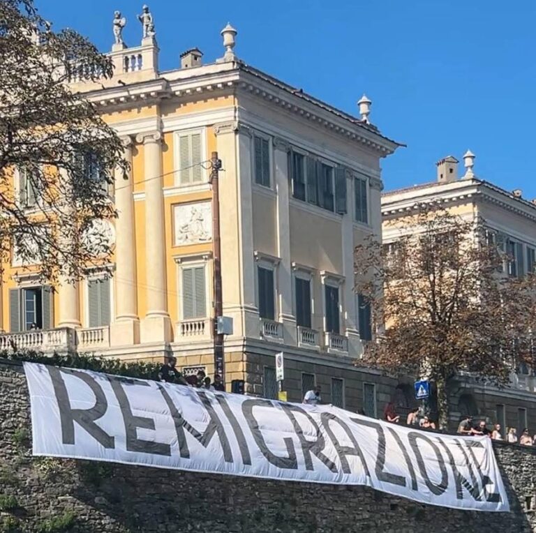 Remigrazione: striscione 30 metri a Bergamo